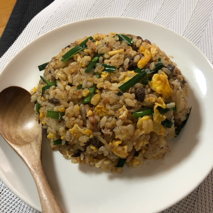 サバ缶とニラの簡単スタミナチャーハン